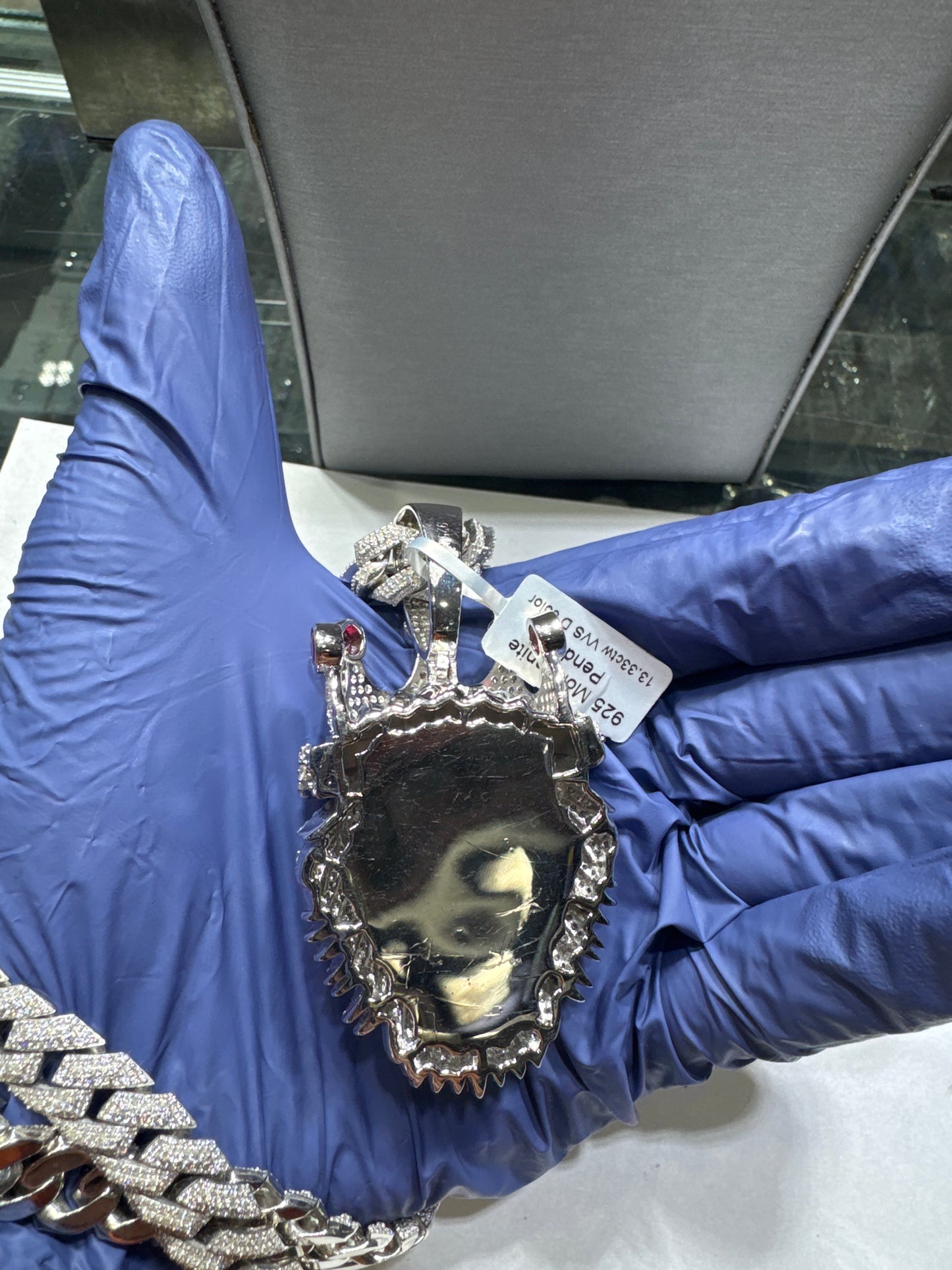 Lions Head VVS Moissanite