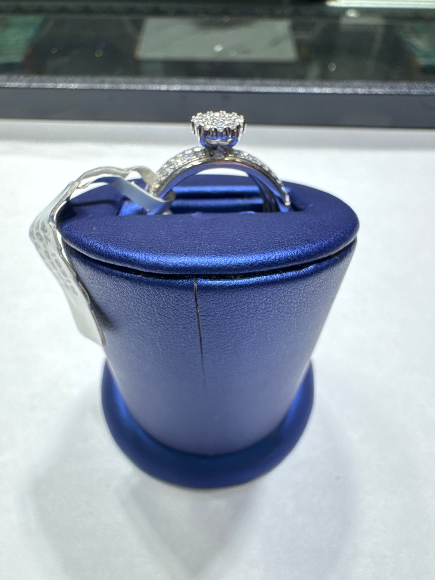 925 silver VVS Moissanite 0.95ctw size 7 "Mini Flower On Top" Engagemant Ring