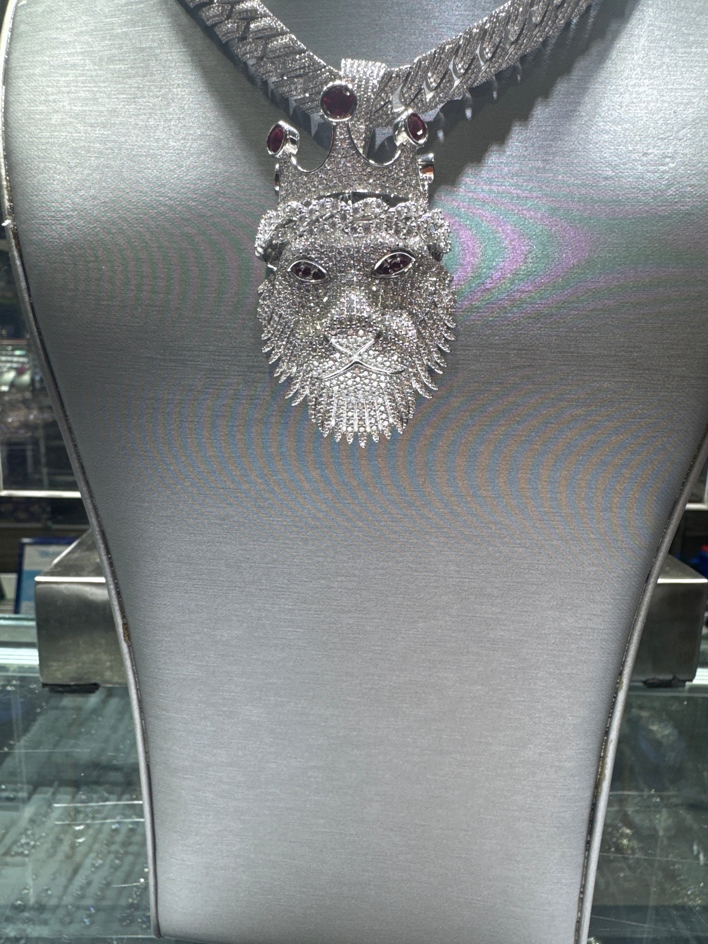 Lions Head VVS Moissanite