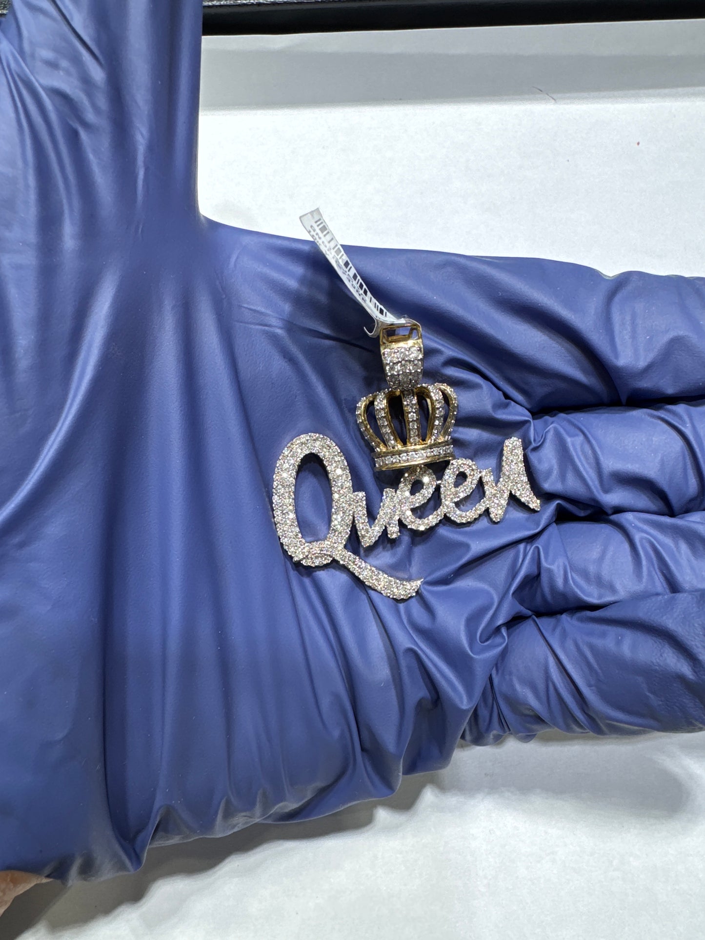 10kt Natural Diamonds 1.62ctw 6.3 grams "QUEEN" Pendant