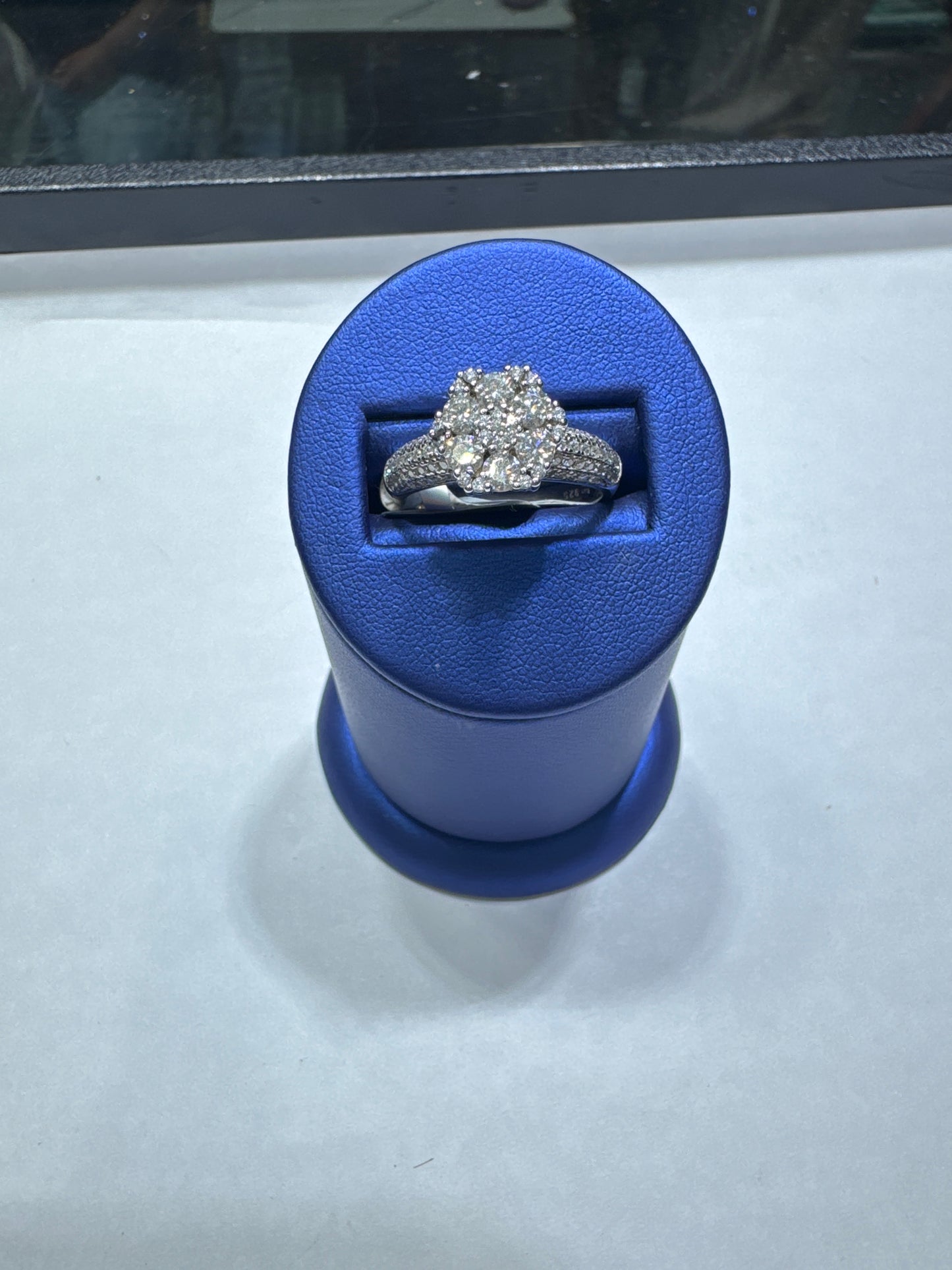 925 silver VVS Moissanite 1.24ctw size 8 "Flower shaped top" Engagement ring