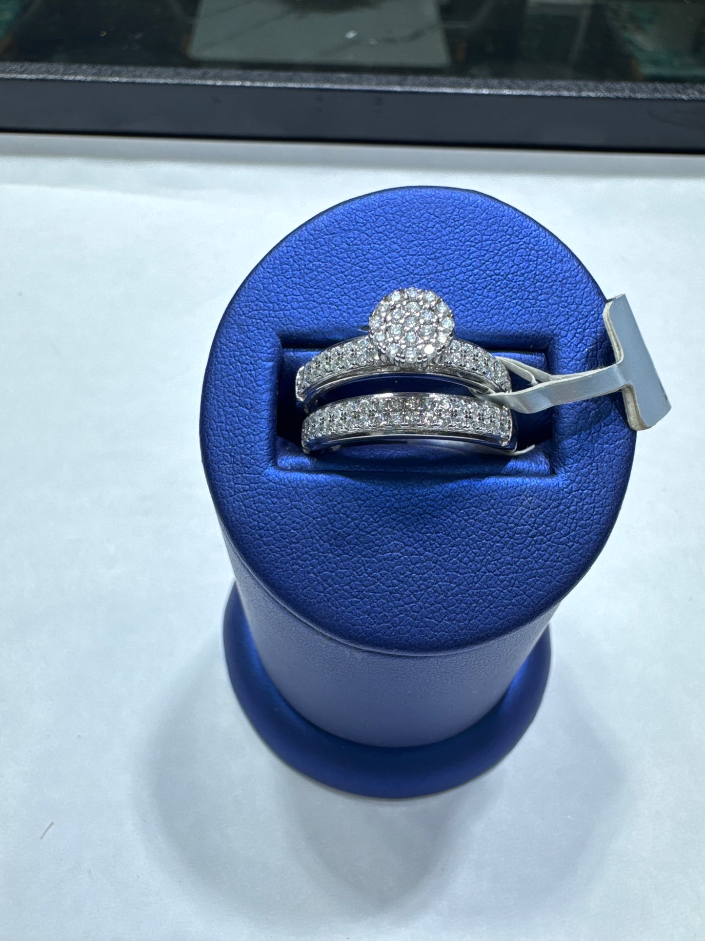 925 silver VVS Moissanite 0.95ctw size 7 "Mini Flower On Top" Engagemant Ring
