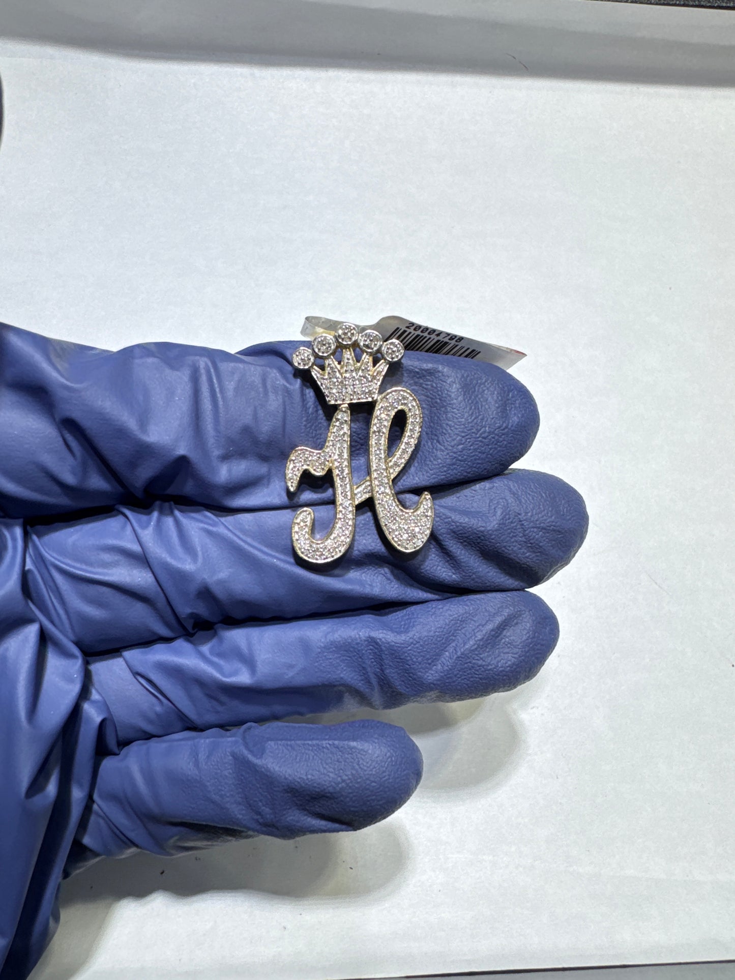 10kt Gold Natural Diamonds 0.52ctw 4 grams Letter "H" Pendant With a crown