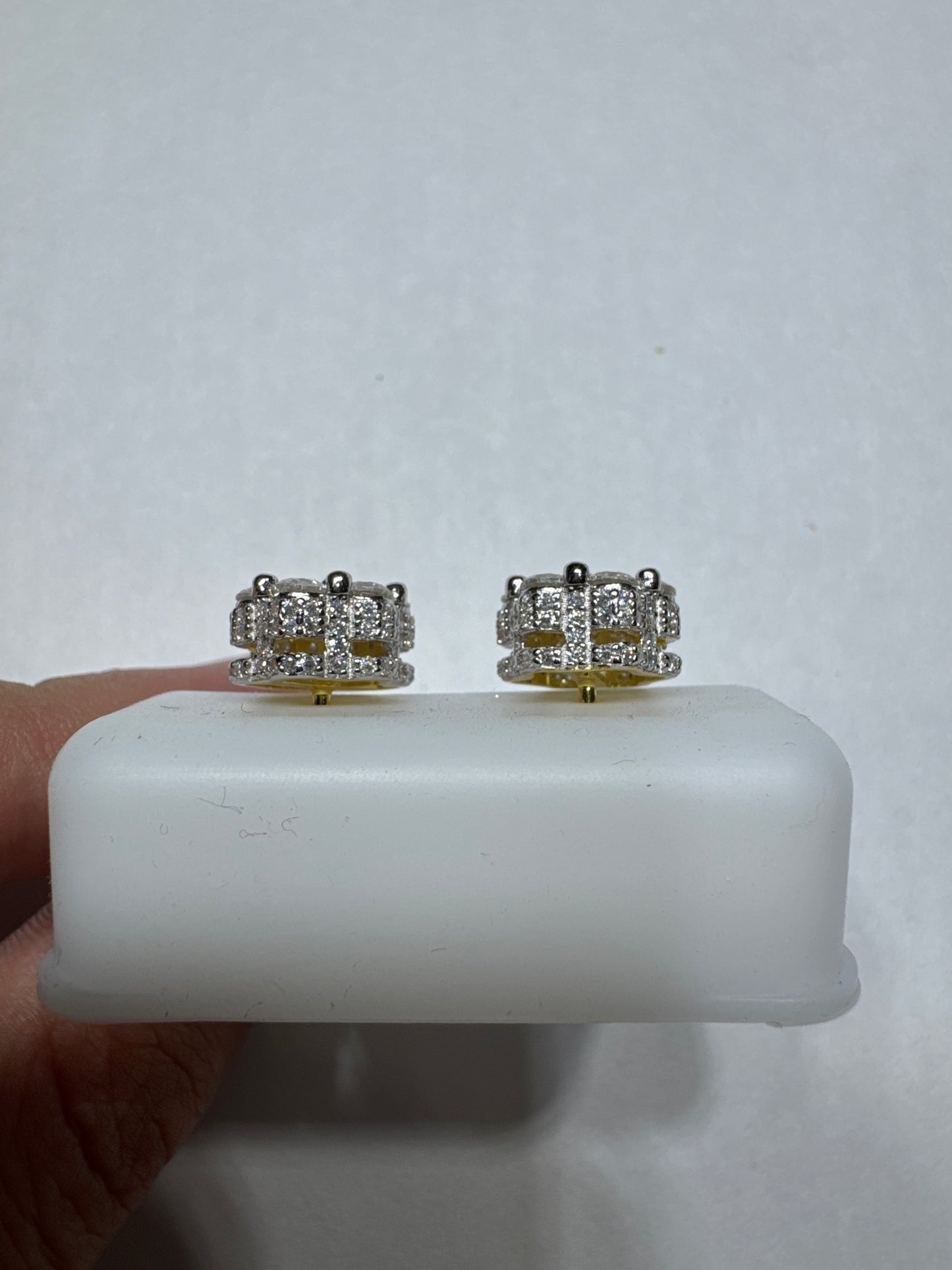 925 silver Plated Yellow Gold VVS Moissanite 2.14ctw 9mm flower shaped earrings with screw back size medium