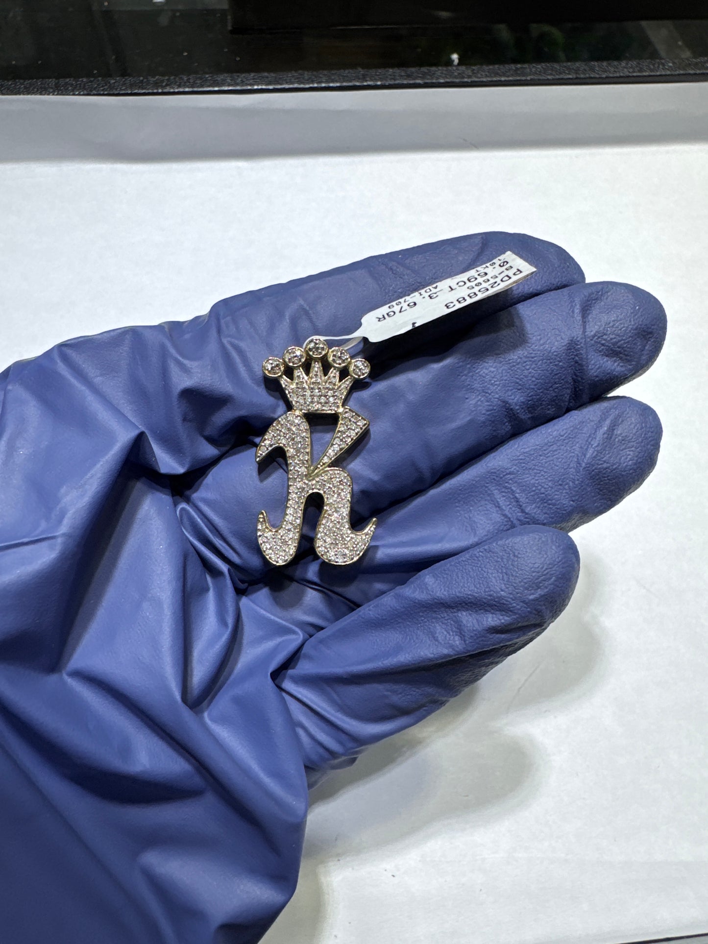 10k gold Natural Diamond 0.69ctw 3.8 grams Letter "K" Pendant with a crown
