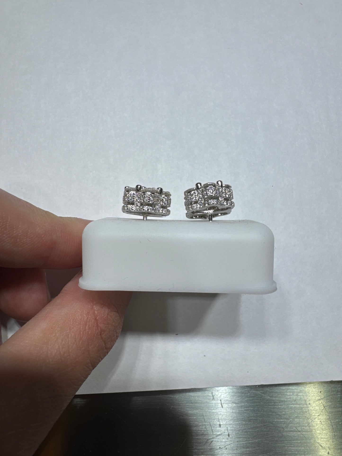 Solid 925 silver VVS Moissanite 2.99ctw all around 10mm flower shaped screw back earrings size medium